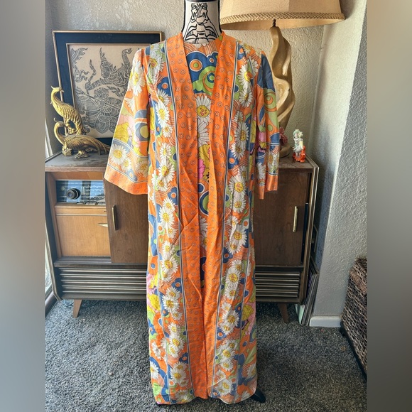 🎃COPY - 1960’s psychedelic floral print caftan and robe 1-piece - Picture 1 of 6